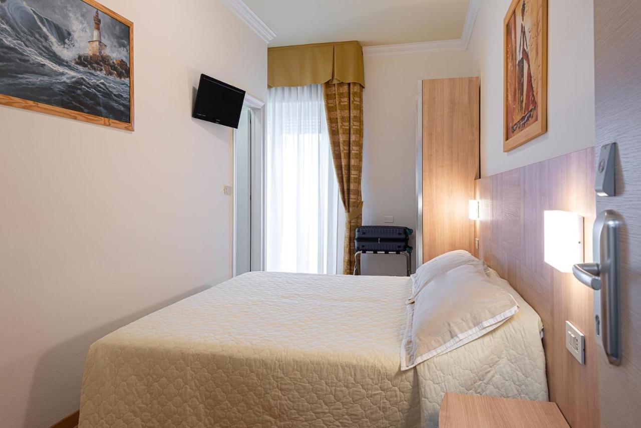 Hotel Corinna 3*