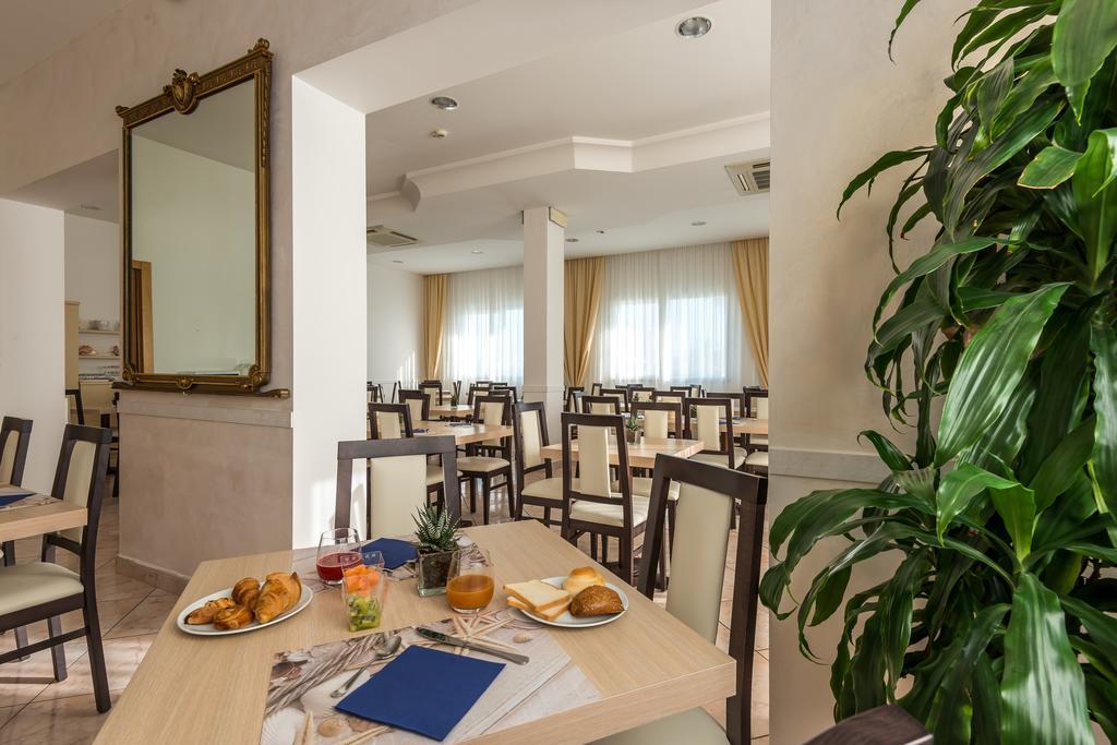 Hotel Corinna